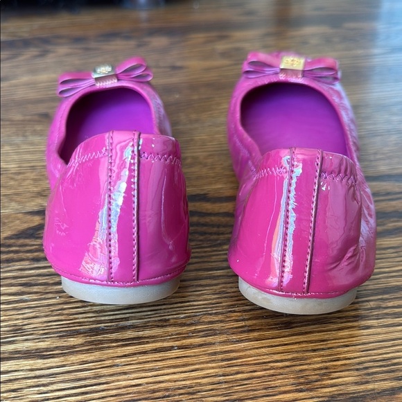 Z Tory Burch Women’s 8.5 Pink and Gold Ballerina Flats with Glossy Finish - Picture 6 of 7